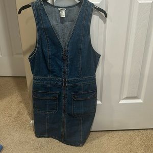 Great condition,no damage,barley worn, great for fun casual outings or vacation